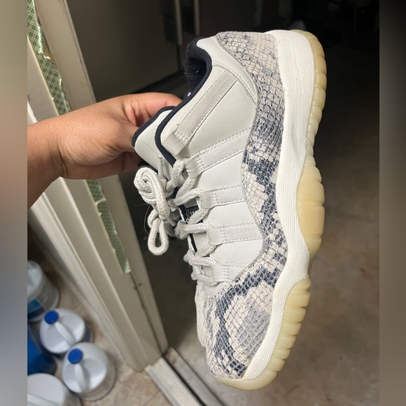 Jordan 11 Retro Low Snake Light Bone - Picture 2 of 6